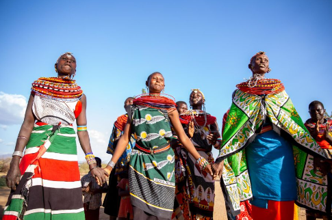 fotografo-de-gana-visita-aldeia-no-quenia-composta-somente-por-mulheres