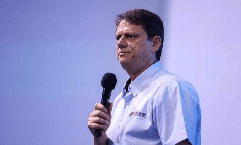 em-sinalizacao-as-mulheres,-tarcisio-anuncia-pacote-contra-violencia